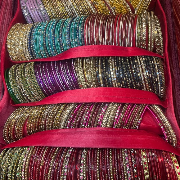 HUGE BOX OF BRACELETS 💝✨ - Picture 11 of 12